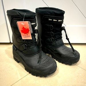 Brand New Children’s Boys’ Arctic Track Winter boots Kids size 2